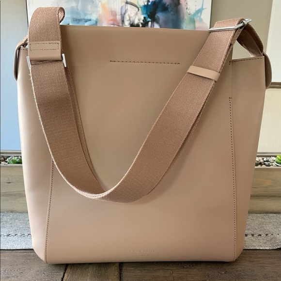 🚫SOLD 03/22🚫 EVERLANE Form Bag- Desert Sand - Picture 7 of 12